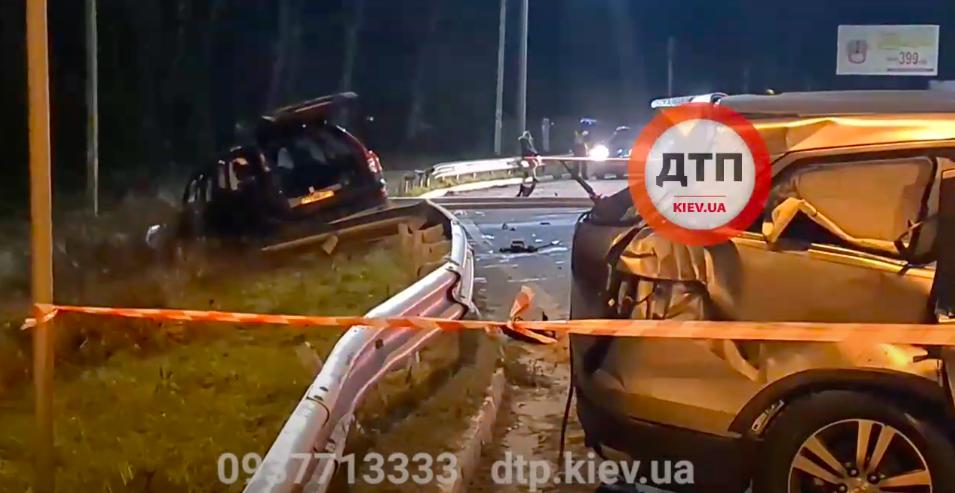 ДТП Київ - тіла повикидало на дорогу, автомобіль розірвало - Новини Київ